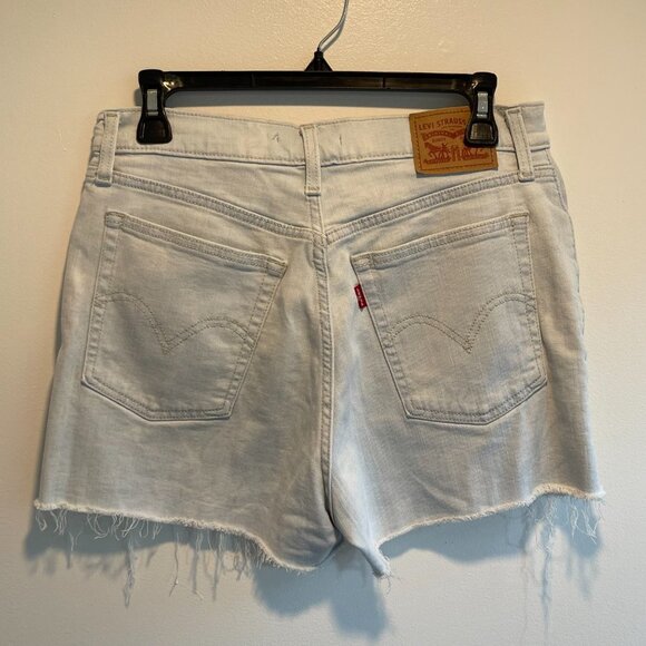 Levi Light Wash High Rise Shorts with Raw Hem Size 30 - Picture 2 of 9